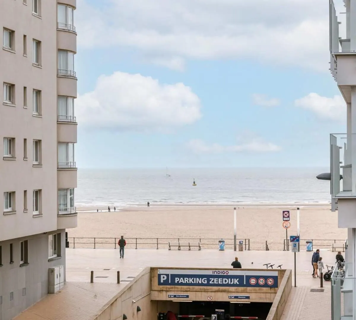 Apartment With Lateral Sea View & Private Parking Ostend