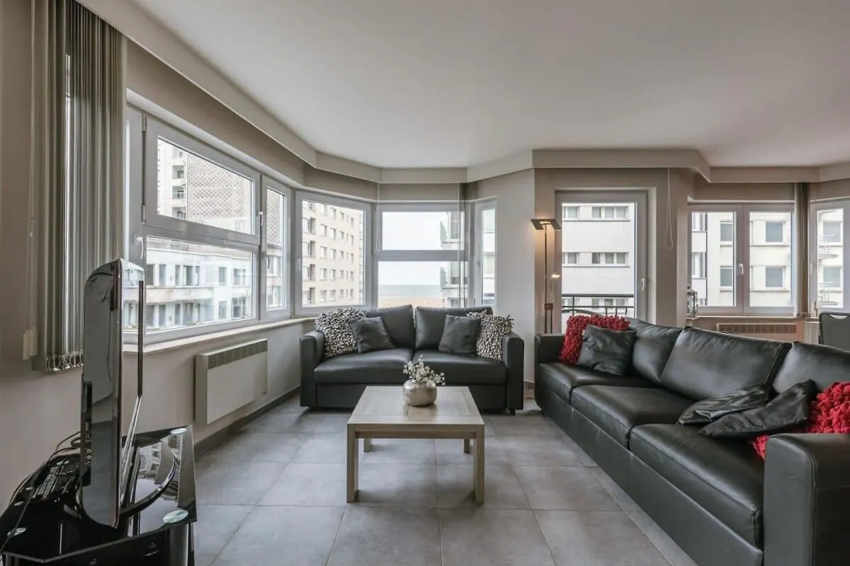 Apartment With Lateral Sea View & Private Parking location