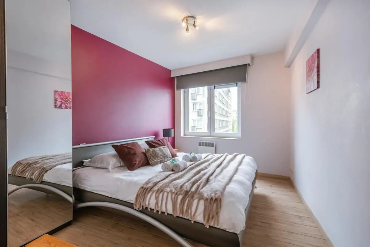 Apartment With Lateral Sea View & Private Parking Ostend